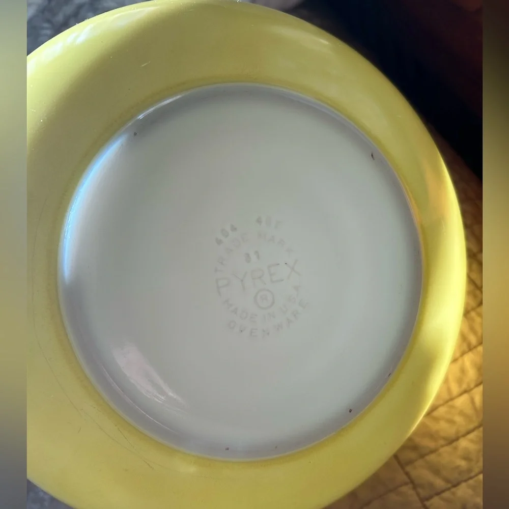 Pyrex TRADEMARK Yellow #404 “Primary Colors” Vintage Mixing Bowl 4 Qt Opal Glass